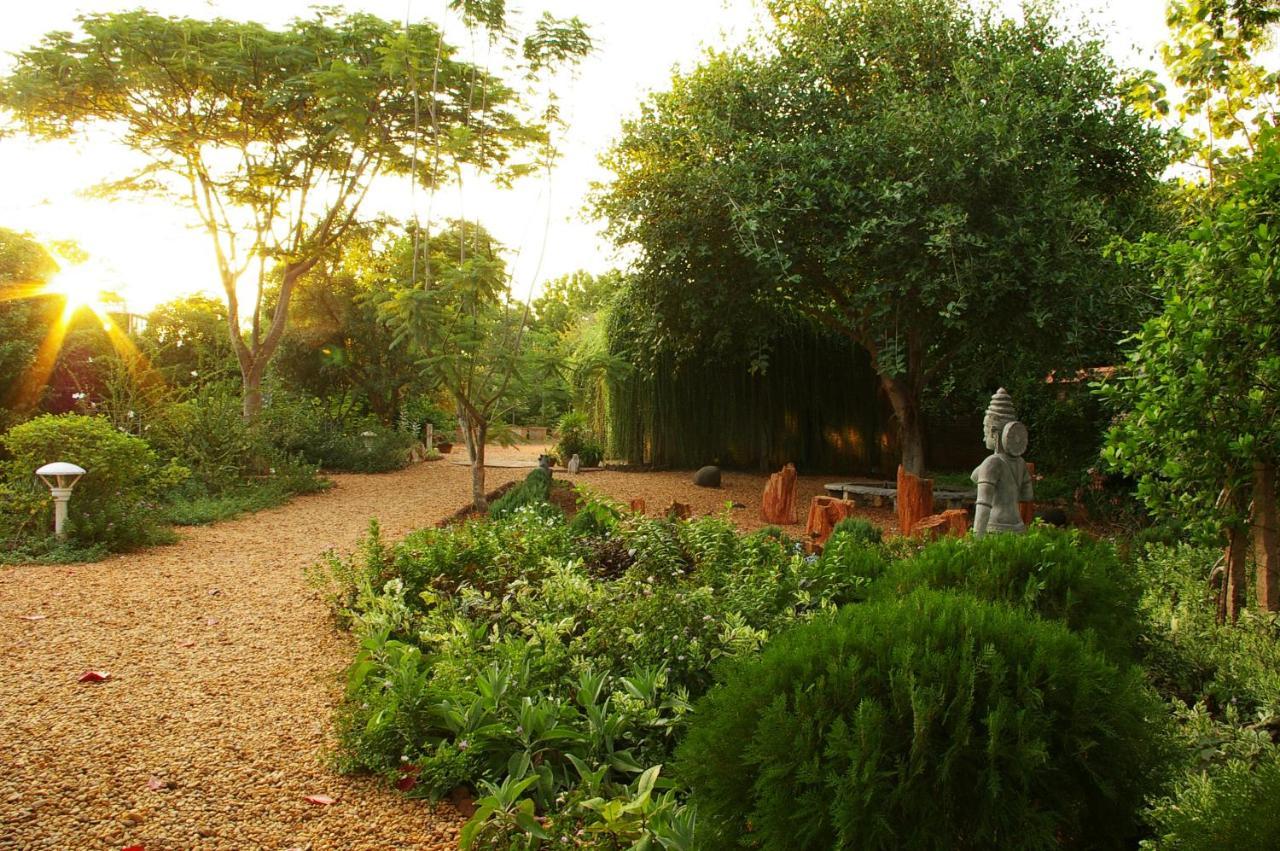 Gaia's Garden Guest House Auroville Buitenkant foto