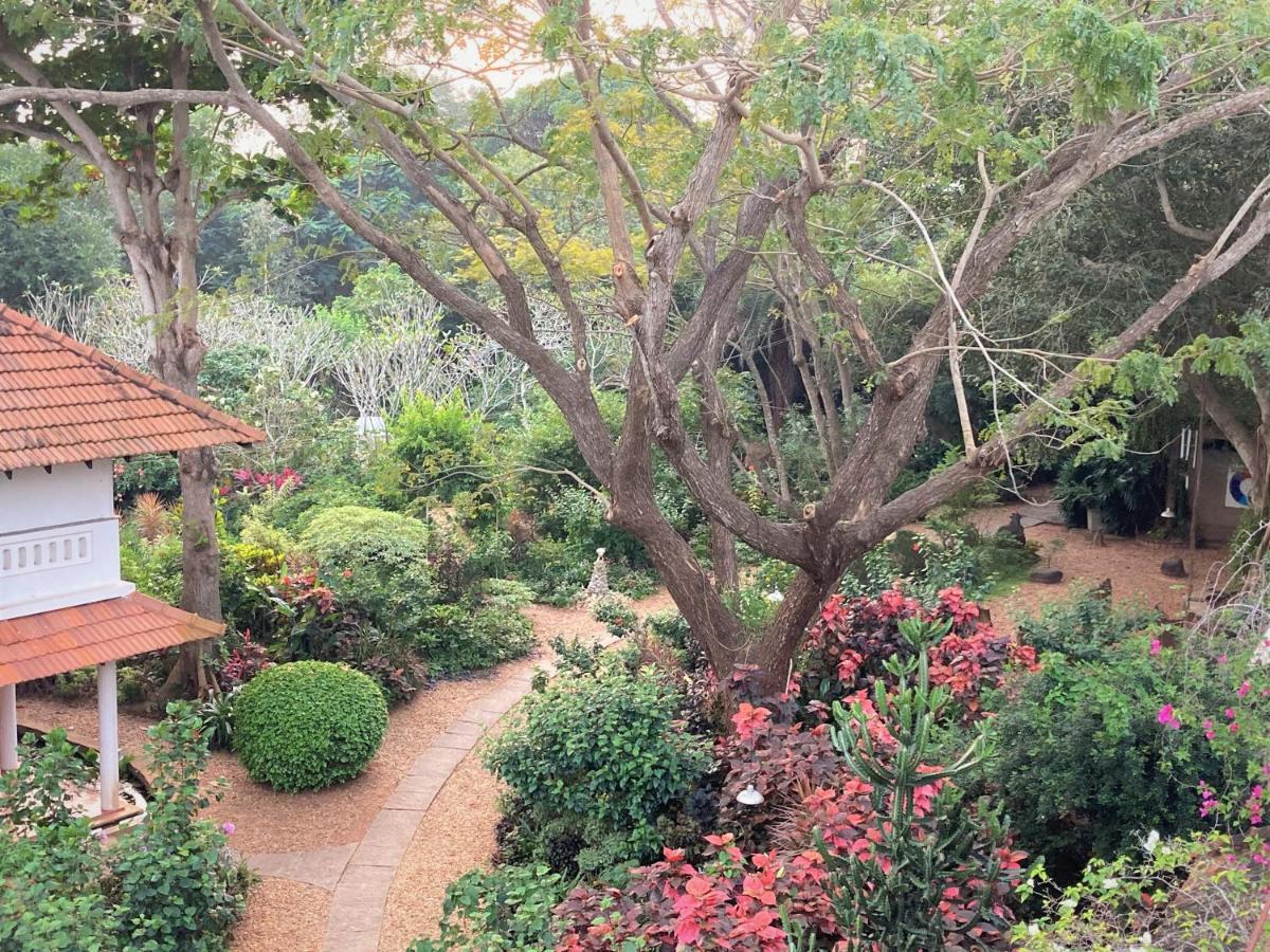 Gaia's Garden Guest House Auroville Buitenkant foto