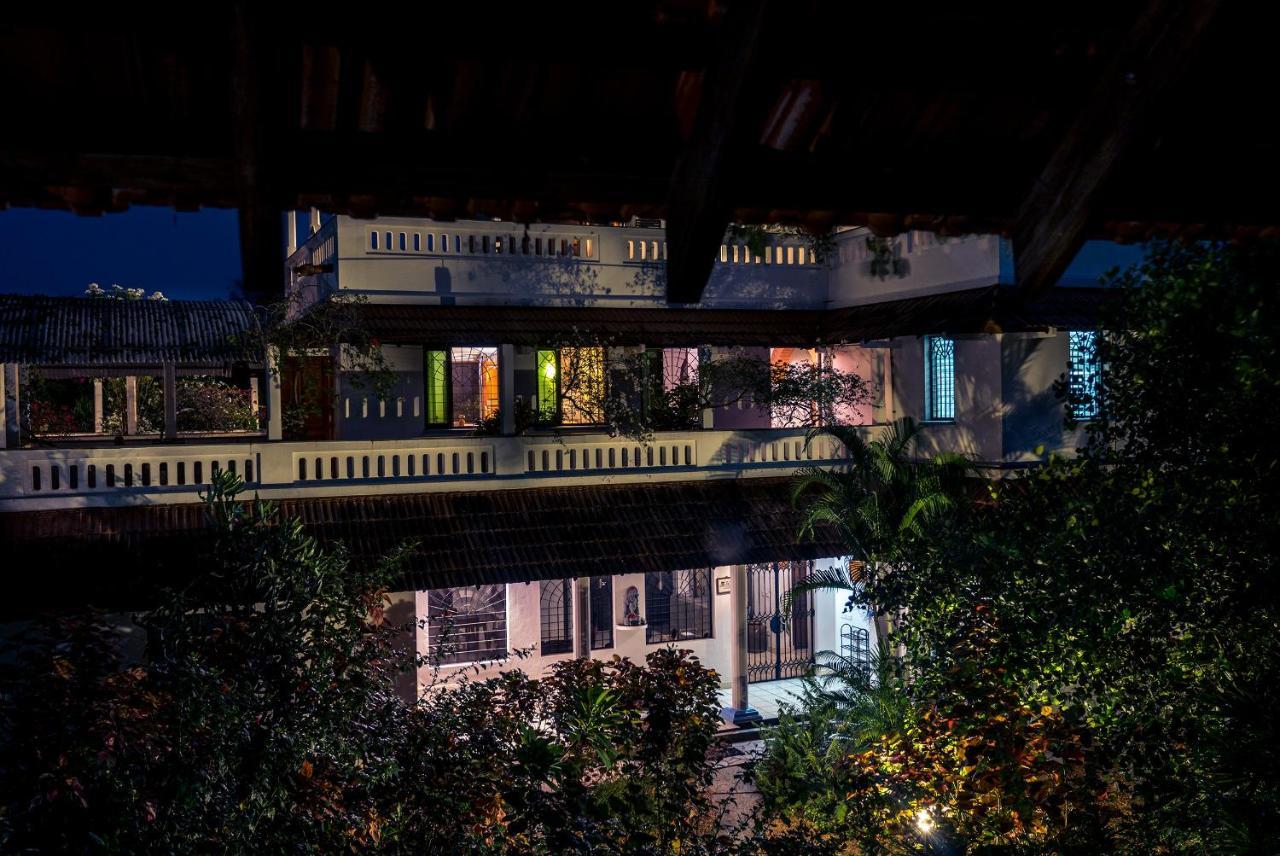 Gaia's Garden Guest House Auroville Buitenkant foto