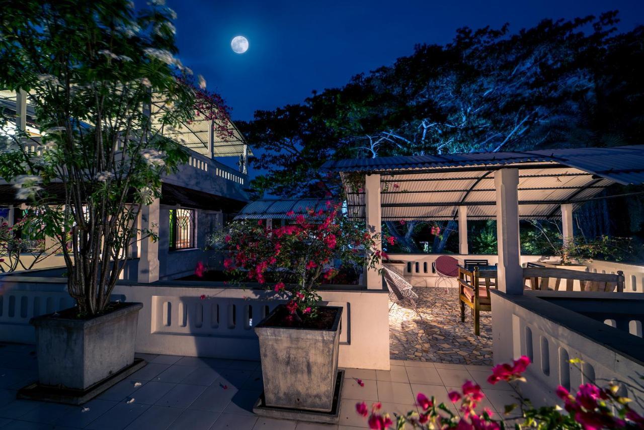 Gaia's Garden Guest House Auroville Buitenkant foto