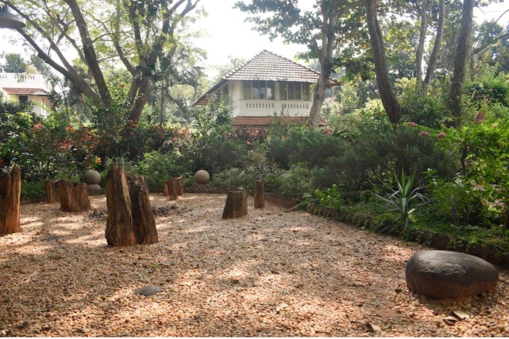 Gaia's Garden Guest House Auroville Buitenkant foto